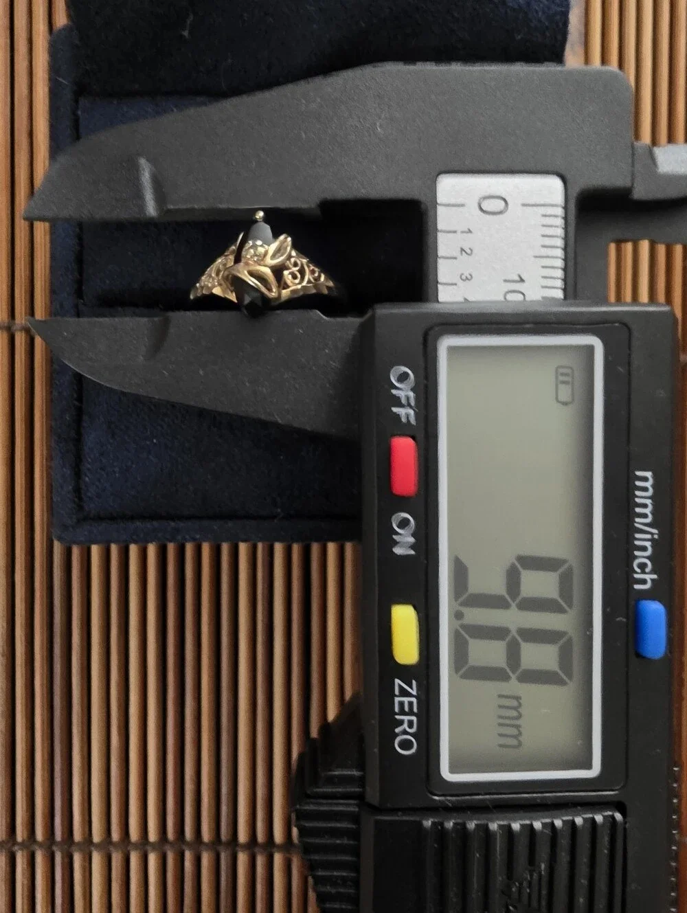 10k Onyx, Diamond Chip Yellow Gold Filigree Ring (Vintage)